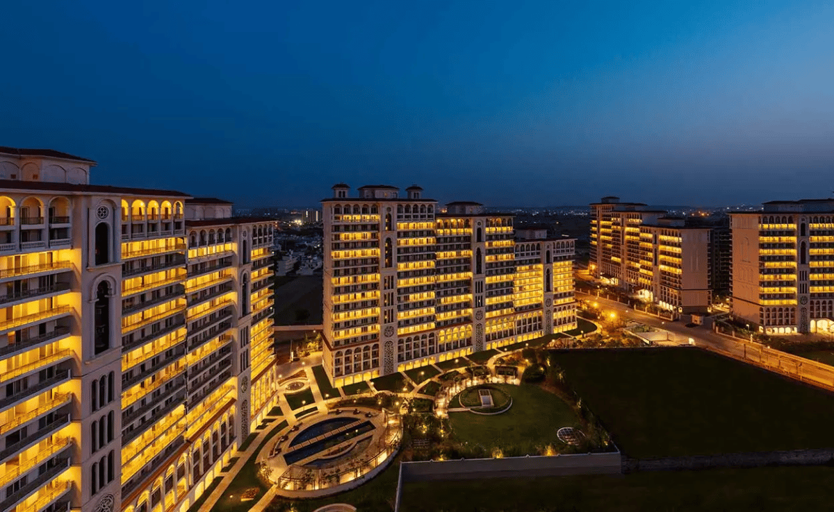 DLF Sky Court